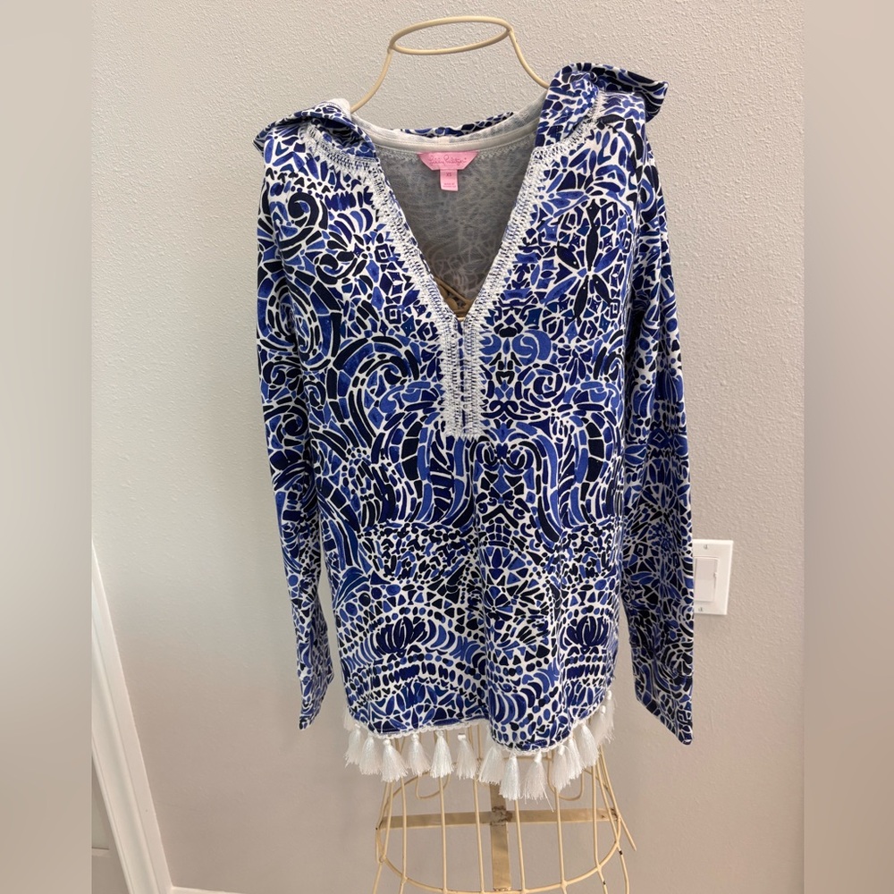 Lilly Pulitzer Harmon Hoodie in Navy and White with White Tassels Size XS